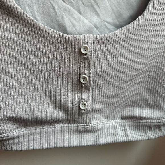 NWOT ALO Yoga Light Gray Buttoned Crop Top - Picture 2 of 6